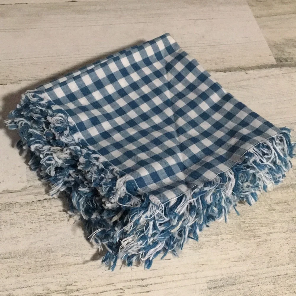 Set of seven lightweight cotton cloth blue & white checked napkins with fringe